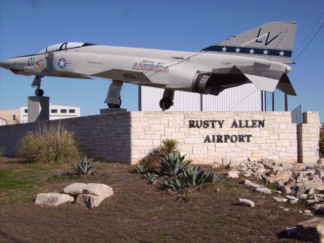 Lago Vista, TX: Lago Vista TX Airport known as "Rusty Allen Airport"