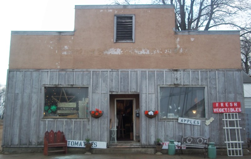 Davis, SD the Market on 18 Antiques, Vintage, Recycled, Handmade