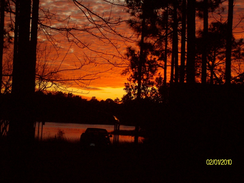 Boiling Spring Lakes, NC: January sunset on North Hills Dr.
