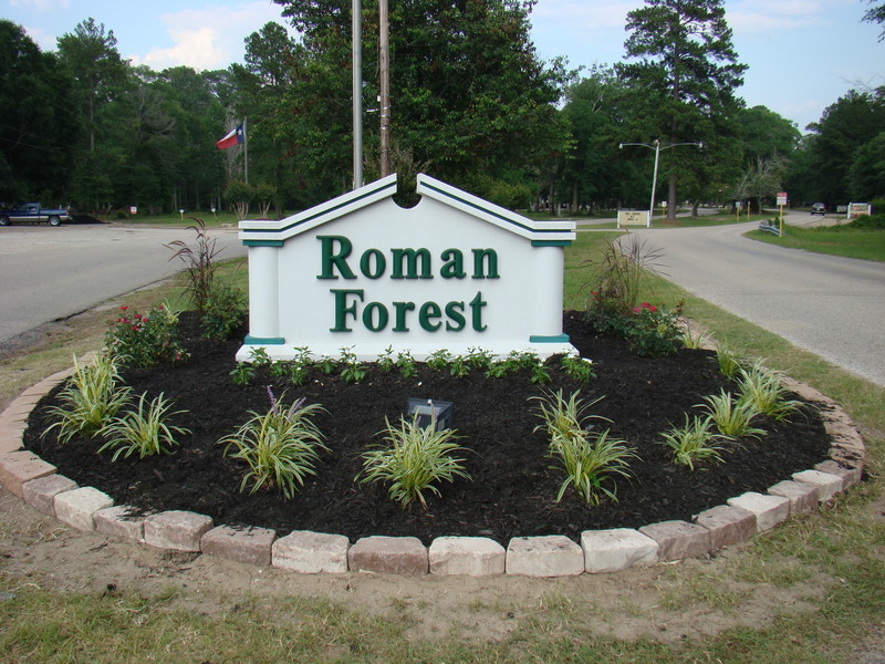 Roman Forest, TX: Newly Renovated Front Garden