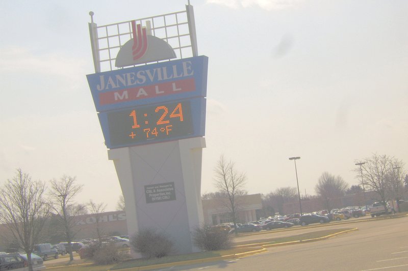 Janesville, WI: THE JANESVILLE MALL ON A WARM DAY IN SPRING