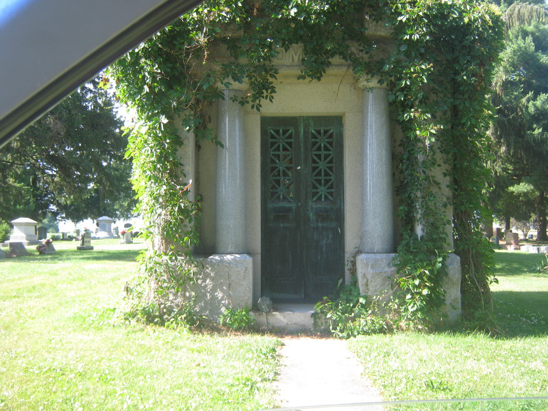 Toulon, IL: Private Mausoleum in the Toulon Il. Cemetery