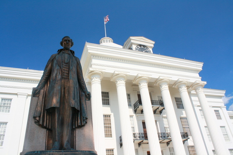 Montgomery, AL: Jefferson Davis Statue and State Capitol Building