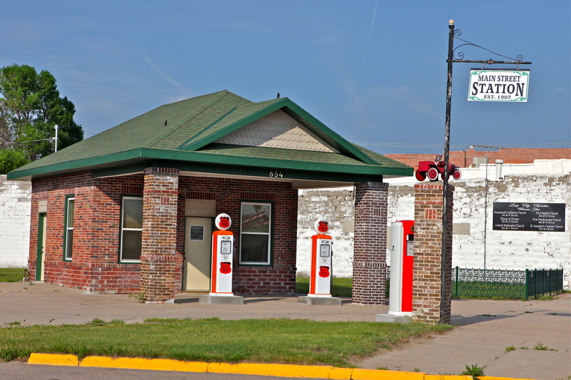 Loup City, NE: Old Gas station on Main Street