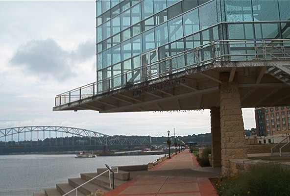 Dubuque, IA: New building on Missippi River