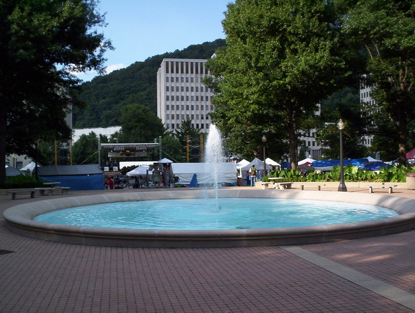 Charleston, WV: Fountain outside Courthouse Aug. 7, 2004, Multifest