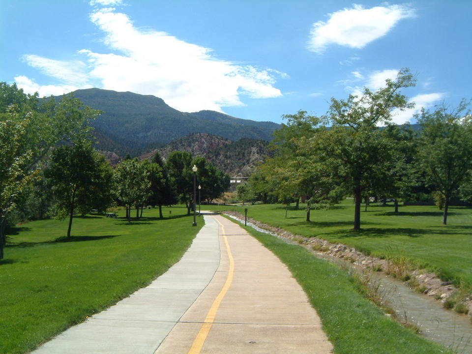 Cedar City, UT: walk through the park