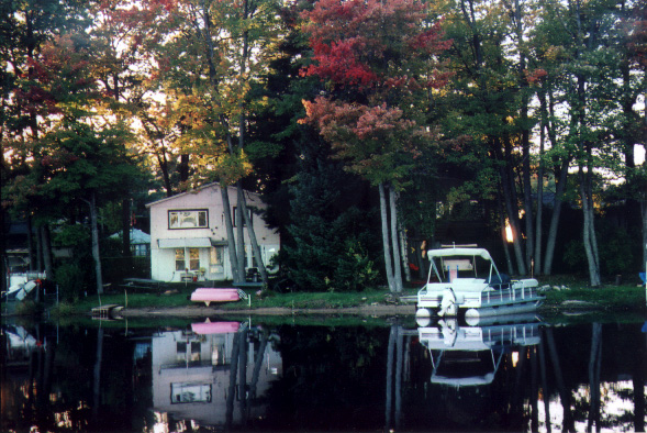 Skidway Lake, MI: Autumn cottage at Skidway Lake