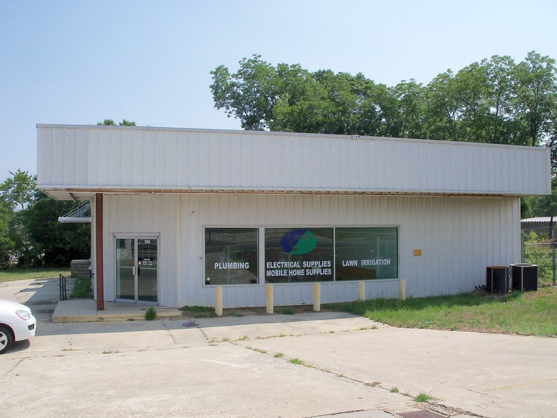 Vidalia, GA: Closed hardware store in Vidalia Georgia