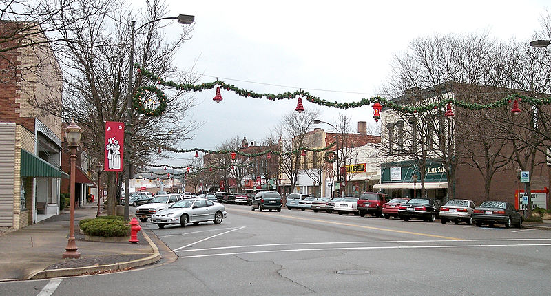 Dover, OH: Downtown Dover at Christmas