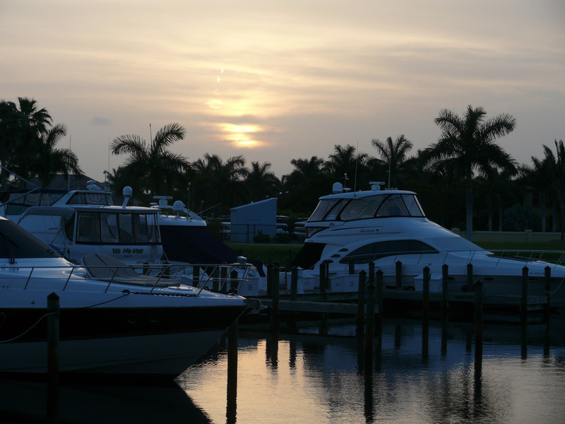 Cape Coral, FL: Sunset at Cape Harbor. What a beautiful place for a late afternoon stroll