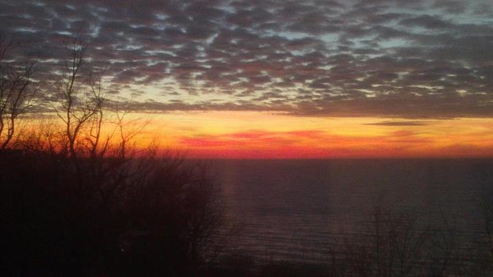 Willowick, OH: Lake Erie Sunset off my Balcony!