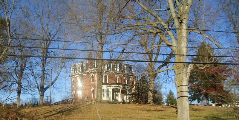 Gastonville, PA: Historical Colonial style Home at the city center of Gastonville