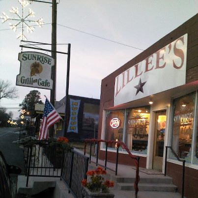 Reeds Spring, MO: Lillees Sunrise Grill and Catering on Main Street Open 7-3 Mon. thru Sat.
