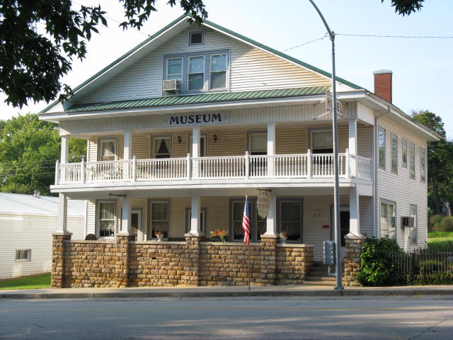 El Dorado Springs, MO: The Wayside Hotel ... now a museum just across the street from the landmark park!