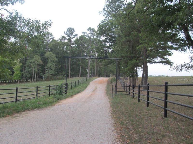 Birch Tree, MO: Ranch Entrance