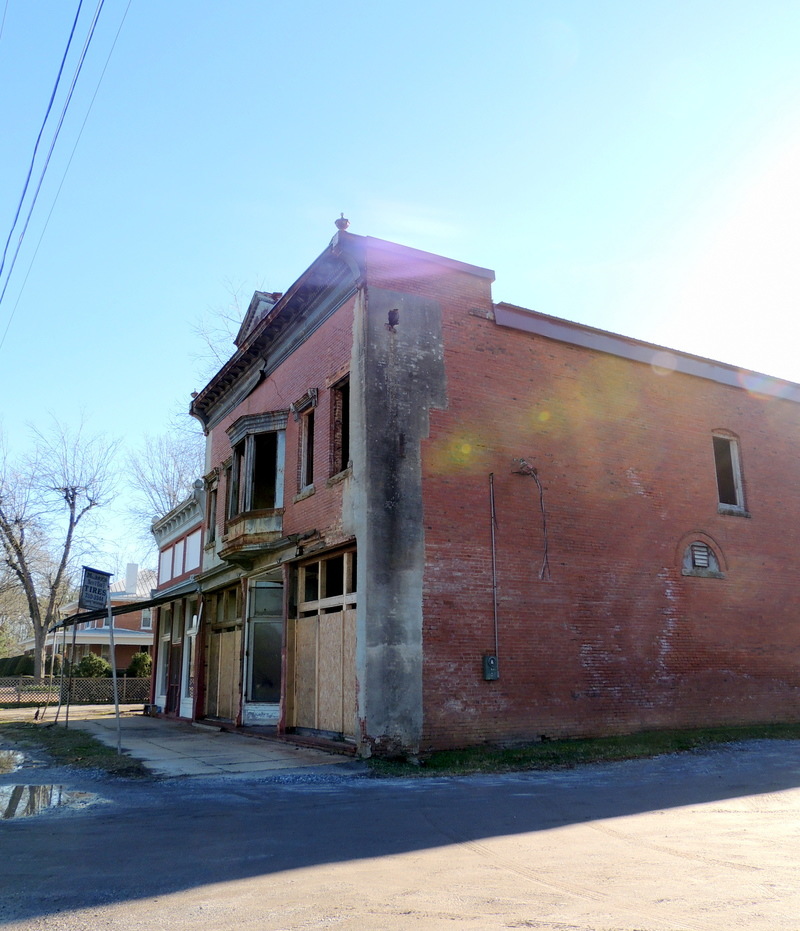 Maxeys, GA: Buchanon Building