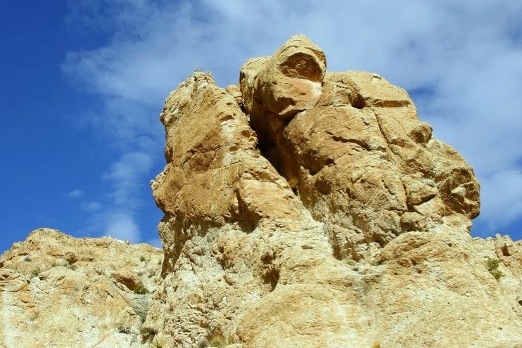 Golden Valley, AZ: AMAZING FORMATIONS BETWEEN GOLDEN VALLEY AND LAUGHLIN