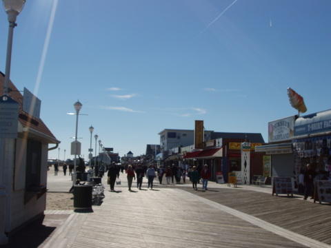 Ocean City, MD: This is the long view of the boardwalk, even though it seems like you walk forever the sights make up for the exhaustion.