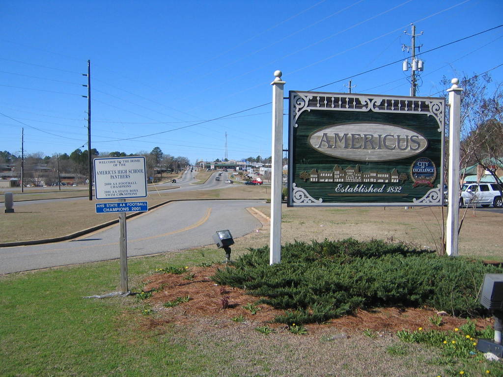 Americus, GA: Eastern entrance to Americus Georgia looking west along Lamar and Forsyth Streets