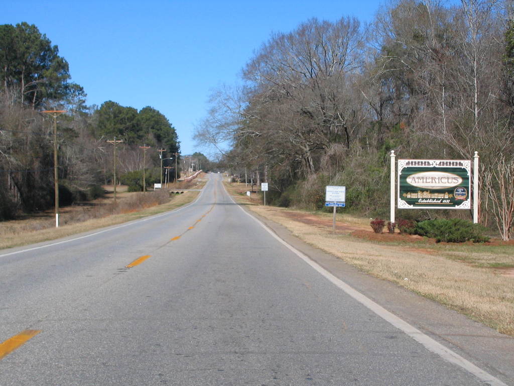 Americus, GA: Southern entrance to Americus Georgia looking north along Lee Street