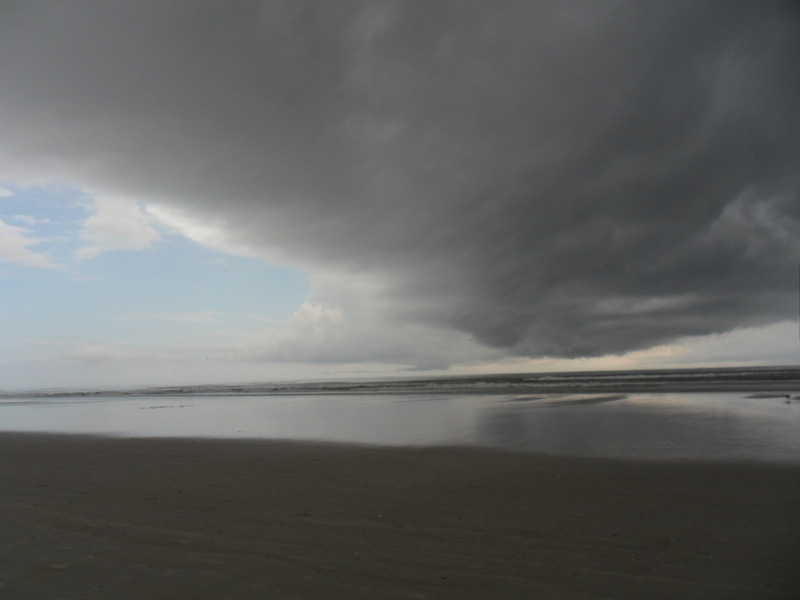 New Smyrna Beach, FL: Storm approaching
