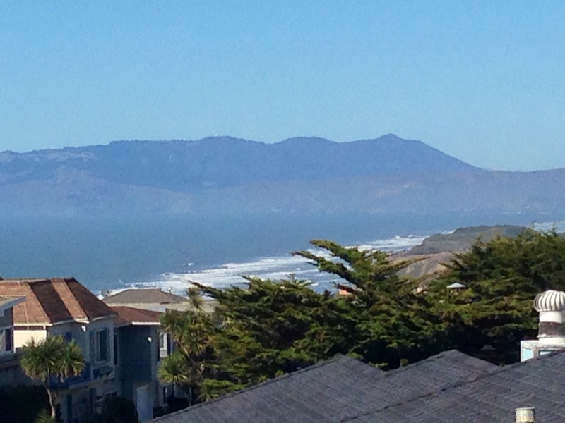 Daly City, CA: wonderful view from my living room of Daly City :)