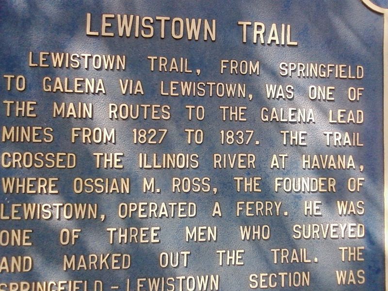 Lewistown, IL: monument