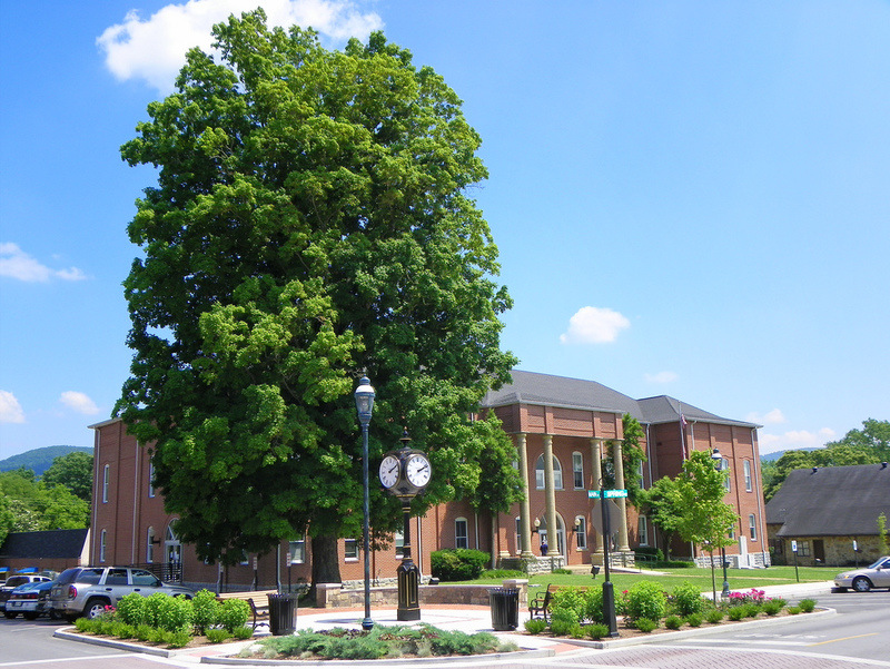 Pikeville, TN: Bledsoe County Courthouse, Pikeville, Tennessee