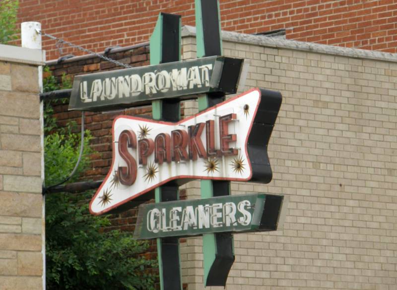 Oglesby, IL: Sparkle Cleaners