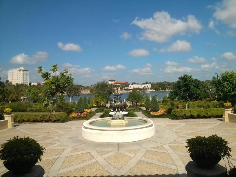 Lakeland Highlands, FL: Hollis Gardens at the Lake Promonade, Downtown Lakeland