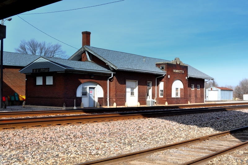 Henrietta, MO: Henrietta Train Station
