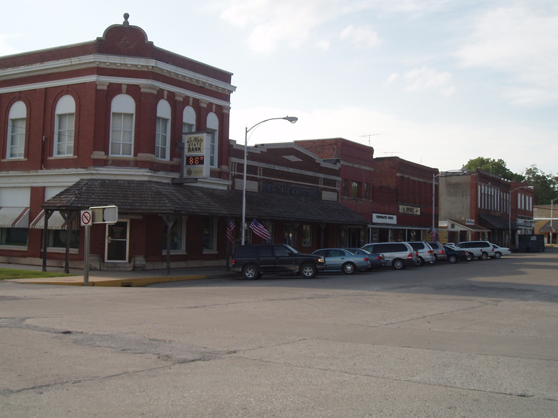 La Plata, MO: West side of the square, before the fire, taken in 2006