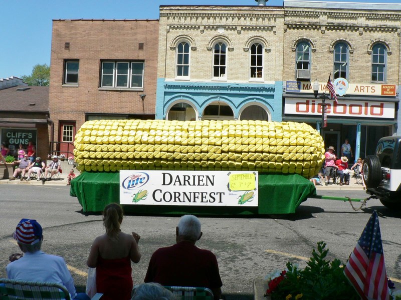 Darien, WI: Darien Corn Fest "Super Cob"