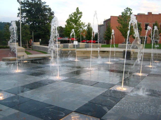 Asheville, NC: Water fountain downtown