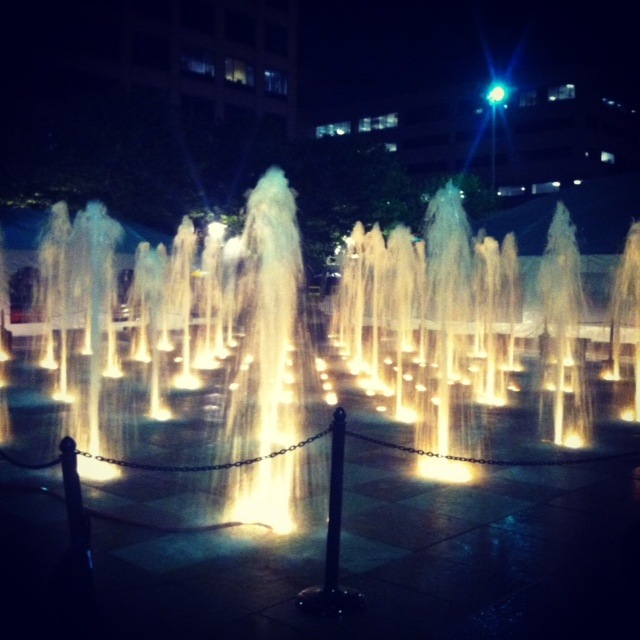 Kansas City, MO: Crown Center Fountains
