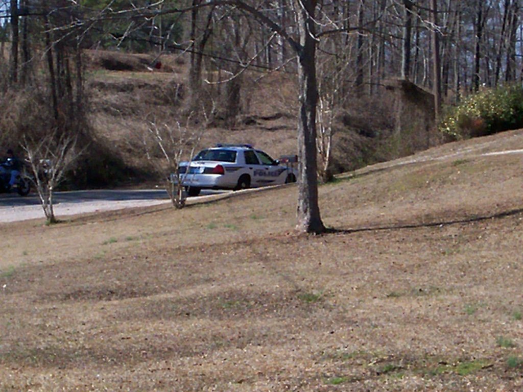 Weaver, AL: WEAVER P.D SITTING OUTSIDE THE CITY LIMITS BLOCKING A MAILBOX