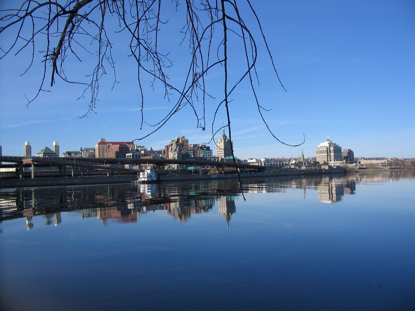 Rensselaer, NY: Albany from Rensselaer side on a Sunday afternoon
