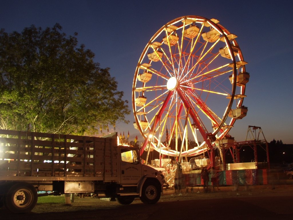 Omak, WA: Ferris wheel during the stampede carnifal, Aug 2004