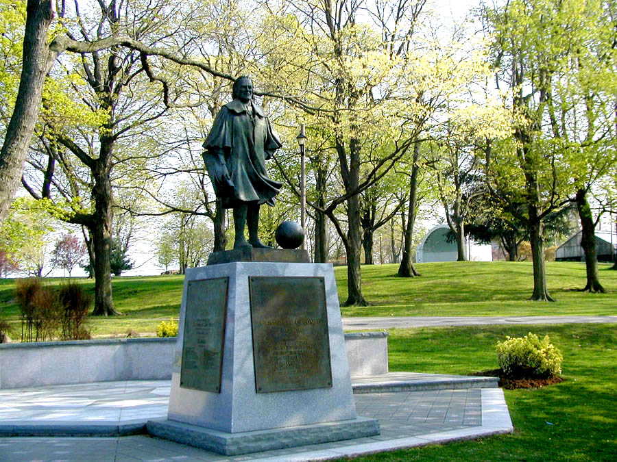 New Rochelle, NY: Statue of Christopher Columbus in Hudson Park