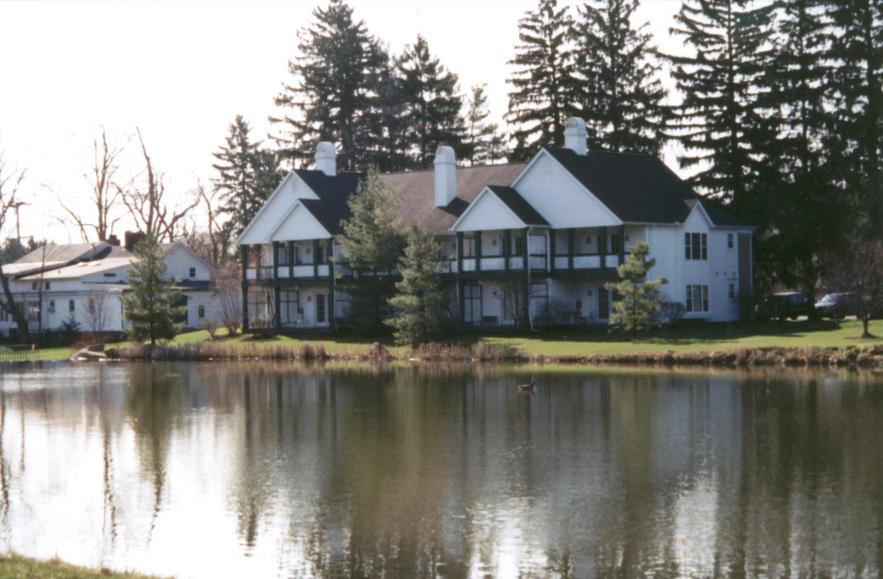 Chardon, OH: Bass Lake Inn (back view)