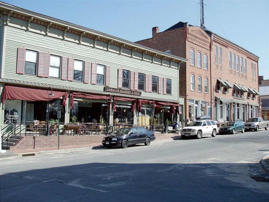 Canton, CT: COLLINSVILLE SECTION OF CANTON, CT - MAIN STREET