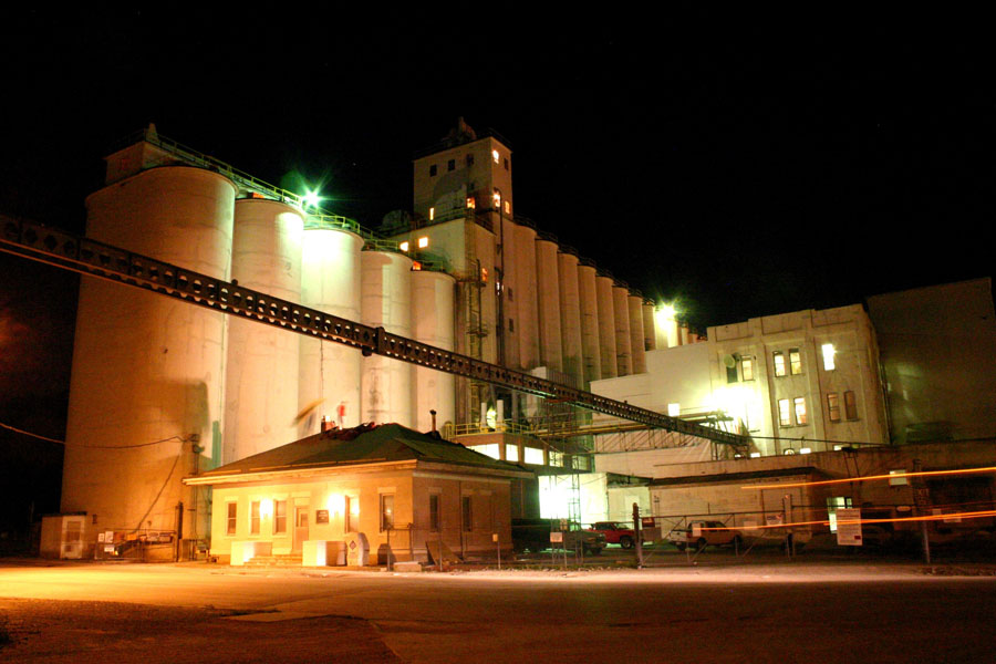 Carthage, MO: ADM Milling at night