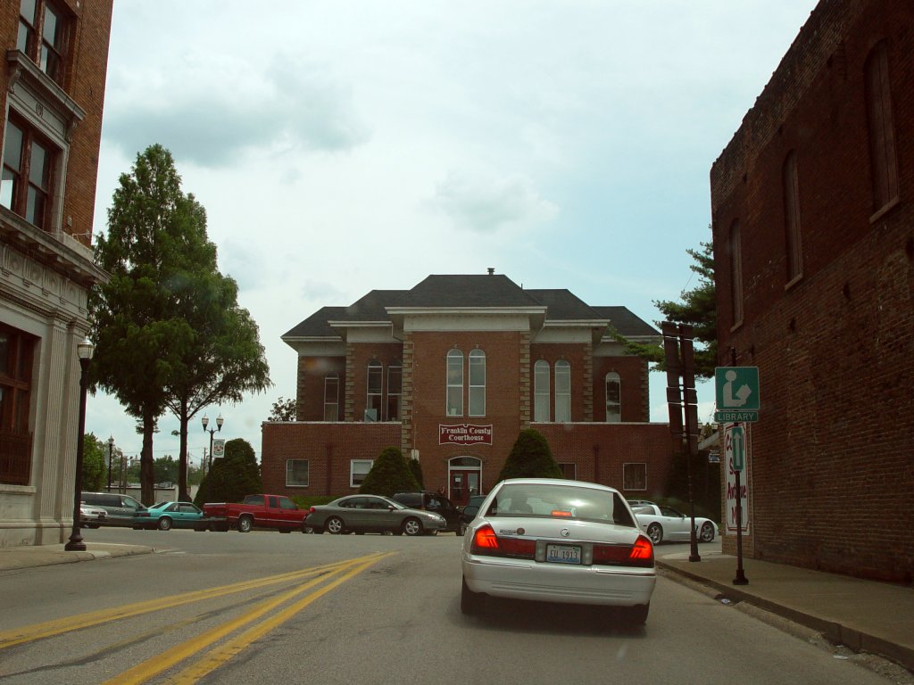 Benton, IL: Like many Southern towns, the courthouse sits center stage.