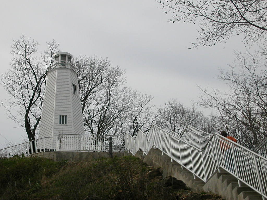 Hannibal, MO: lighthouse