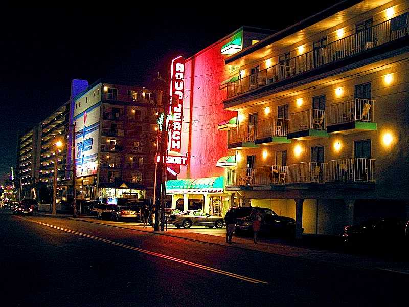 Wildwood Crest, NJ: Attractively Lighted hotels & Motels