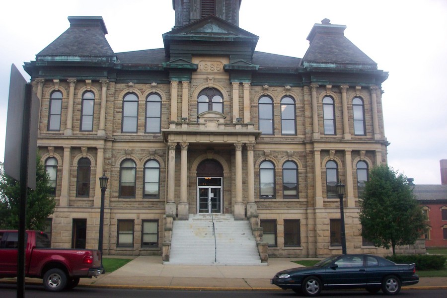 Millersburg, OH: Holmes County Courthouse in Millersburg, OH