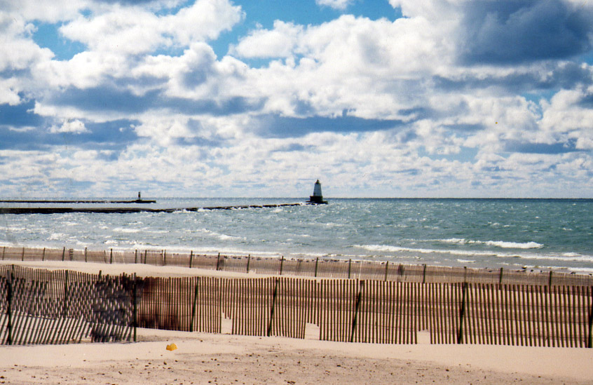 Ludington, MI: Ludington lighthouse in the fall