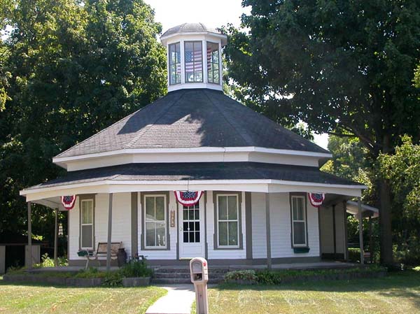 Hesperia, MI: Octagonal Victorian house on One Mile Road, Hesperia, Michigan