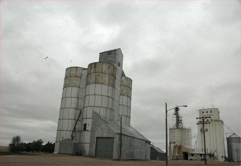 Flagler, CO: Elevator